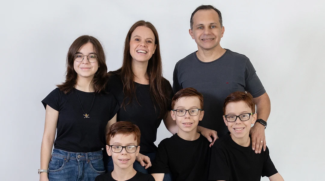 Jovem recebendo o primeiro pagamento